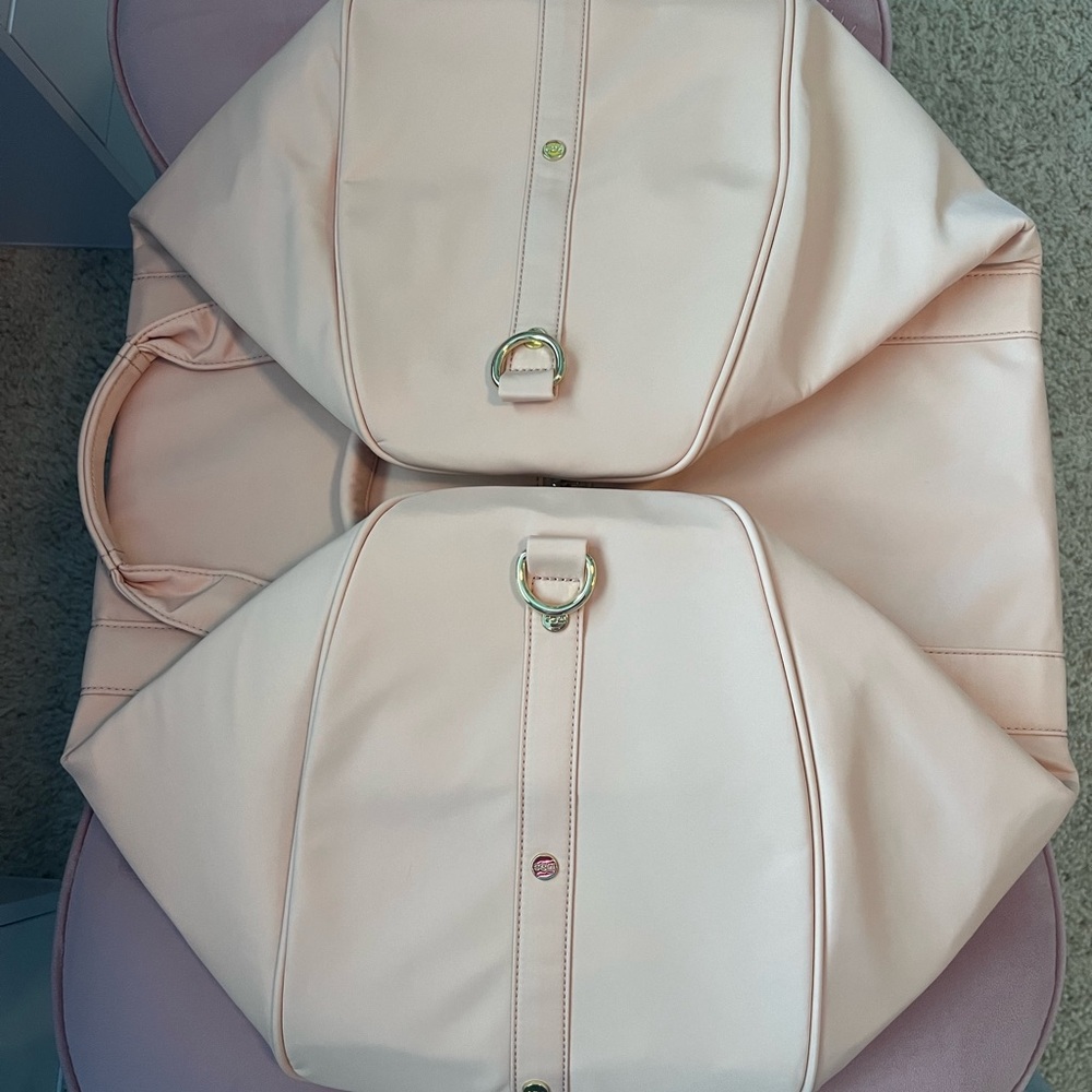 COPY - Duffle bag in new condition
